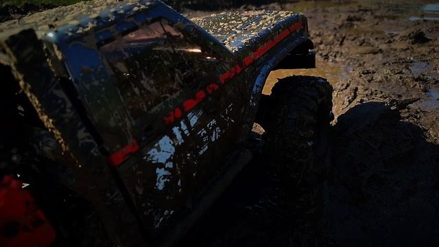 Сложный и трудный оффроуд для 4x4 эвакуатора Crossrc EMO X5 смотреть онлайн