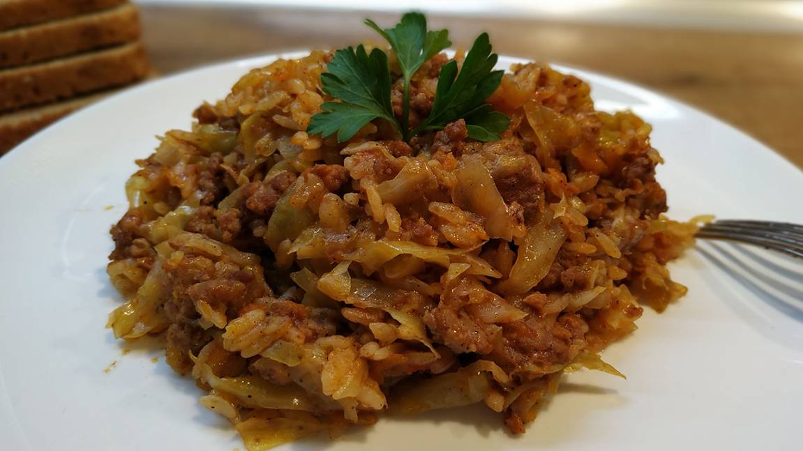 Вкусные ЛЕНИВЫЕ ГОЛУБЦЫ с фаршем! ПРОСТОЙ рецепт приготовления! смотреть онлайн