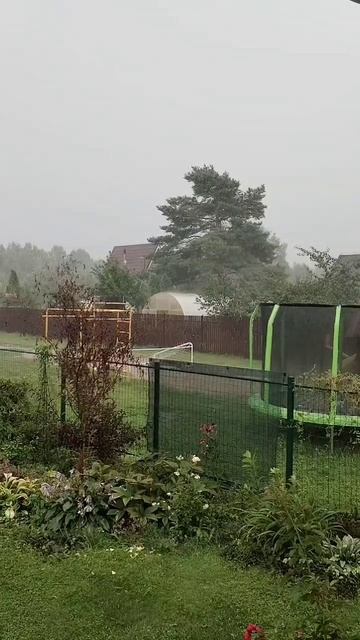 Нас заливает😭 смотреть онлайн