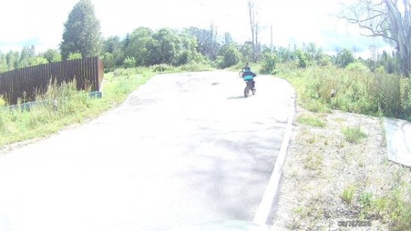 дочки катаются на kugoo wish