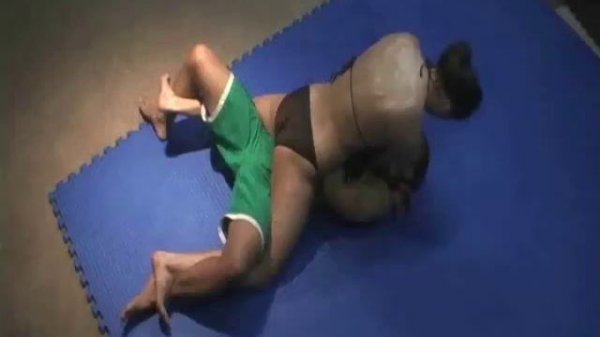 Видео_mixed wrestling wet
