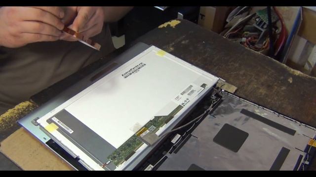 Как заменить матрицу (экран) для ноутбука Samsung NP305V5A смотреть онлайн