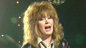 Почему из первого эфира песня БЕЛАЯ ПАНАМА в исполнении АЛЛЫ ПУГАЧЕВОЙ была вырезана?