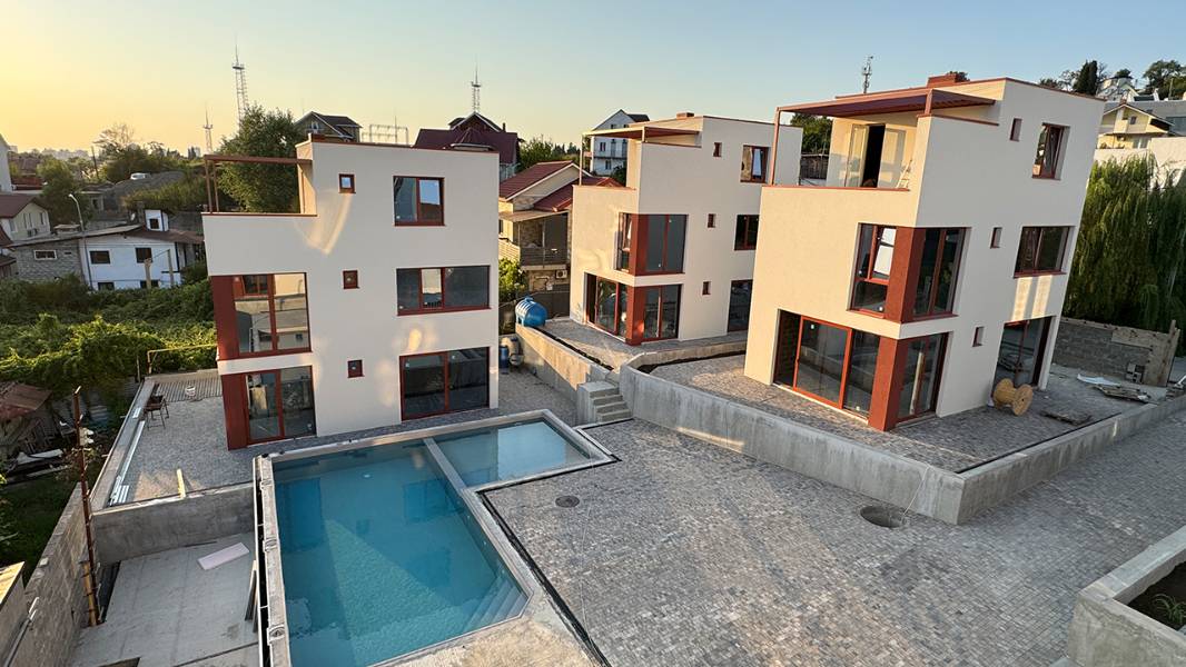 Супер дома!!! 10 минут до Зимнего Театра. 125 м². 3 сотки. Все коммуникации. Бассейн. 27.5 млн смотреть онлайн
