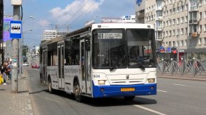 Автобус НефАЗ-5299-20-32 борт. №1834 маршрут №61 на остановке "Проспект Ленина"