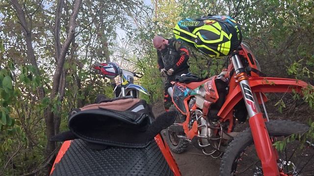 #Gstar_Enduro Женя ведет группу #джимханаростов, посмотреть тропу #jarvis A, часть2