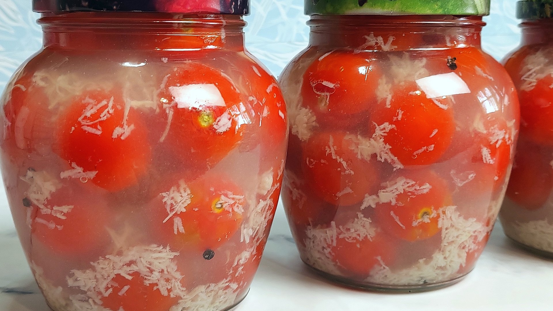 Помидоры в снегу на зиму БЕЗ УКСУСА И СТЕРИЛИЗАЦИИ. смотреть онлайн