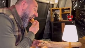 Палатка надувная с печкой отдых и туризм на природе на берегу реки