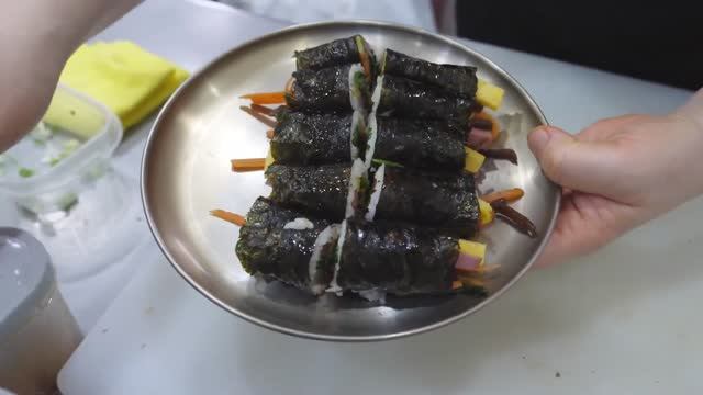 Токпокки, домашняя жареная еда, рыбный пирог, сандей острый рисовый пирог Токпокки смотреть онлайн