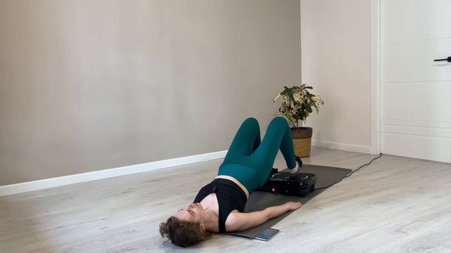 Жиросжигающая тренировка на виброплатформе ZigMair. Эффект в 2 раза сильнее! смотреть онлайн