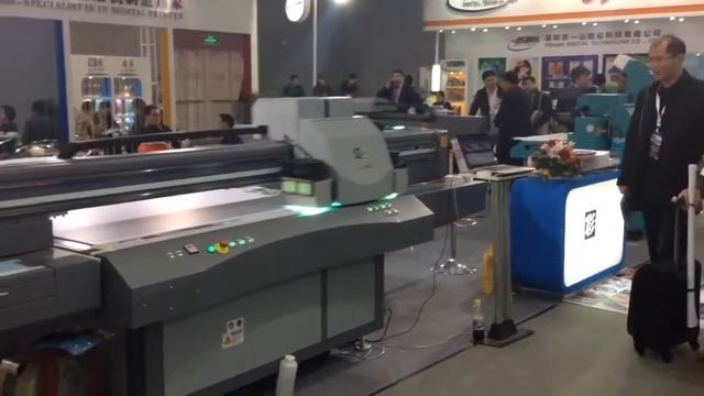 Планшетный УФ-принтер KINCOLOR UV2030H смотреть онлайн