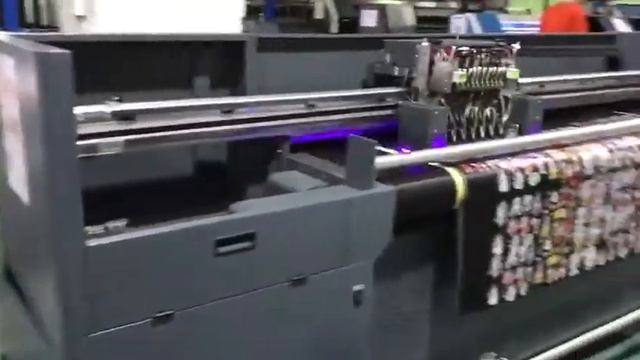 Гибридный УФ принтер Artis UVH1806 CE4 одновременная печать CMYK и W (белым) смотреть онлайн