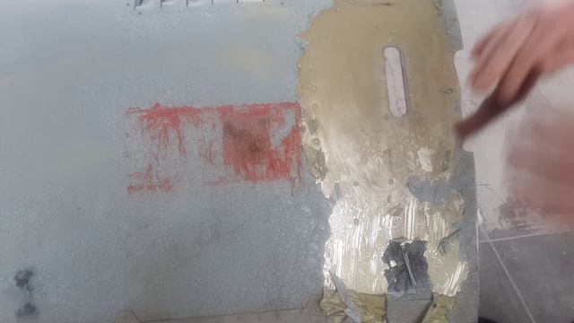 Удаление краски с фюзеляжа вертолета смывкой краски КраскиНет  ОРИГИНАЛ