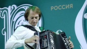 гармонист Павел Уханов играет на электронной миди-гармони !