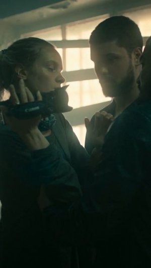 Командная работа😏 | Смотрим сериал-триллер «Хирург» на KION