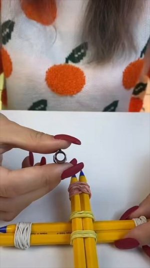 Как сделать арбалет из ручек и резинок 😉 #поделки