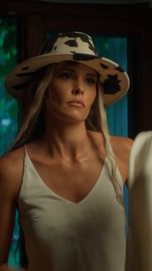 Взяла на слове😲 | Смотрим романтическую комедию «Постучись в мою Тверь» на KION