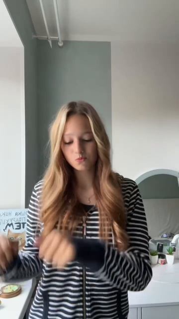 Обожаю черные ногти, жаль скоро переделывать 💖 #vikasecret #ногти #маникюр #вдохновение #видео #трен