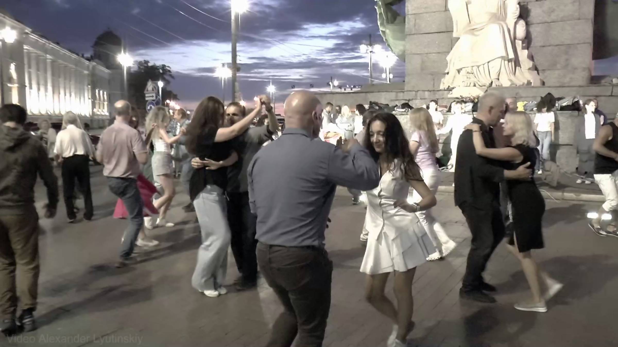 Школа танцев La Pantera MAMBO! Горячие хиты от DJМоралес (08.08.2025-11) смотреть онлайн