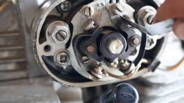 Fixing Up A Non-Running 1970s Honda CB-Видео от SimonFordman