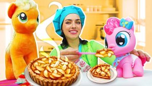 Готовлю игрушкам – Шарлотка для Пинки Пай – Игрушки Мой маленький Пони и игры в готовку