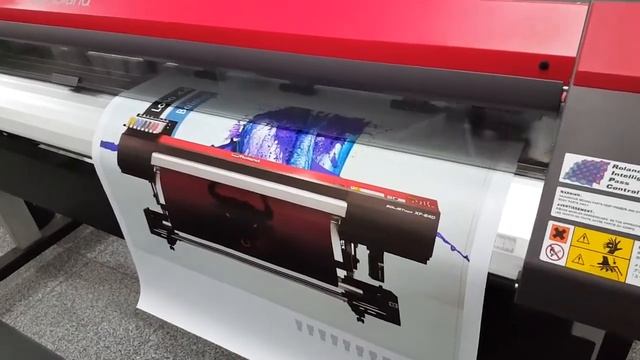 Интерьерный экосольвентный принтер Roland RF-640 смотреть онлайн