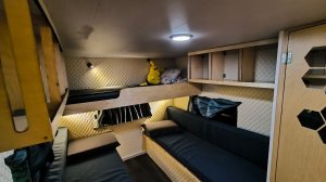 Модернизировал кемпер добавив полки, так же вывел дополнительное питание (внешнее) 12 вольт