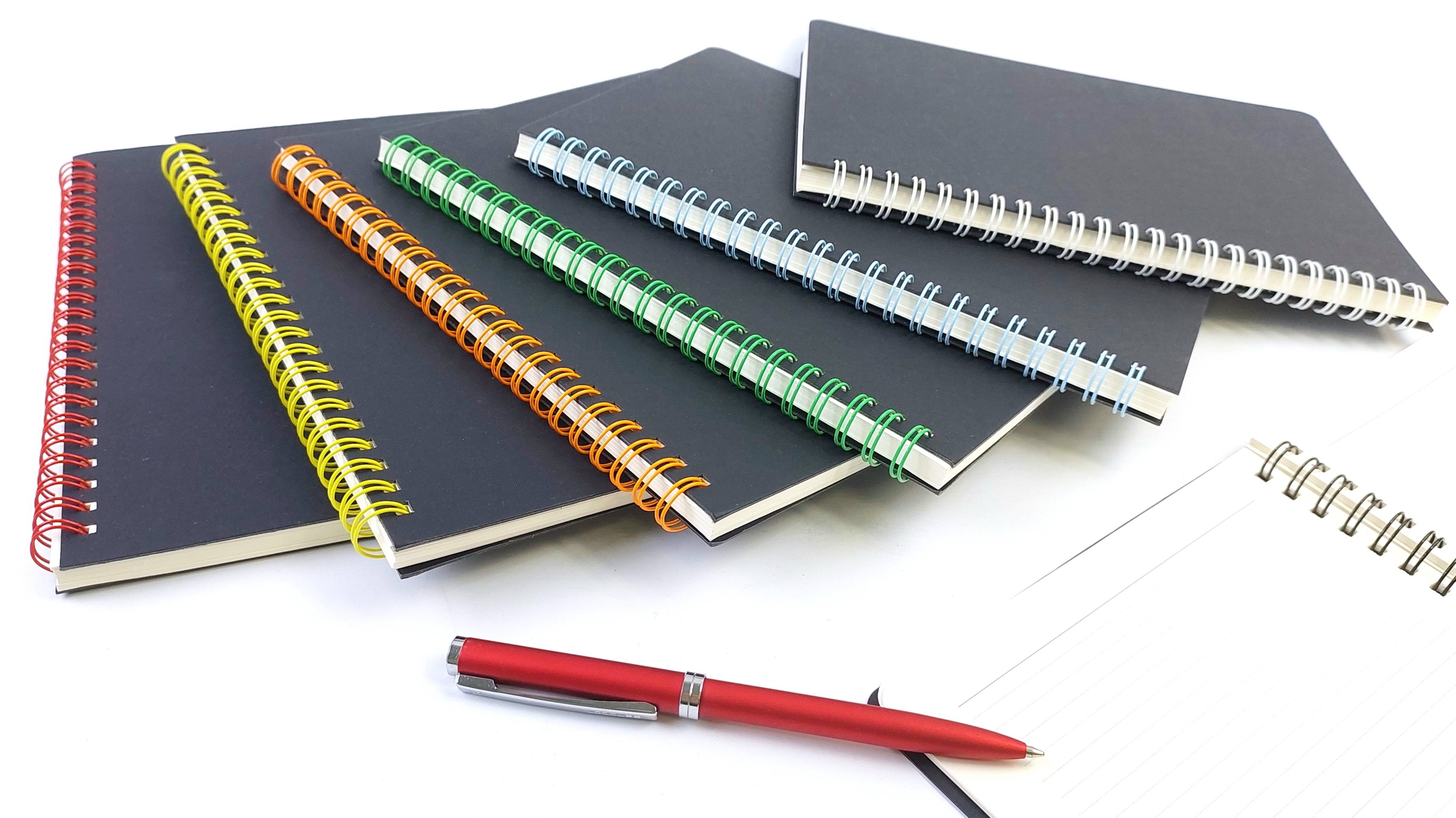 Черные блокноты Helix с цветной пружиной и различные ежедневники и блокноты в Москве смотреть онлайн