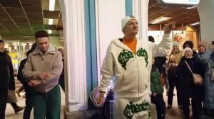 ПИТЕР ТАНЦОРЫ МАЙКЛ И САША ТАНЦУЮТ НА НЕВСКОМ ПРОСПЕКТЕ