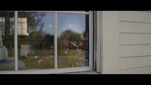 Женщина во дворе | Русский трейлер | Фильм 2025 смотреть онлайн