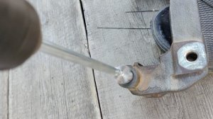 Чистка направляющих скобы суппорта