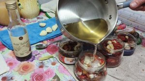 Красим дверинки у печки ,заделала томаты .