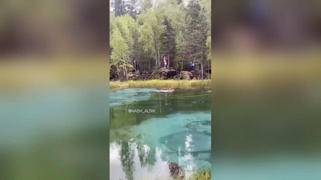 Купание туриста в Гейзерном озере смотреть онлайн