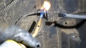 Fixing Up An Old Ford Continued-Видео от SimonFordman