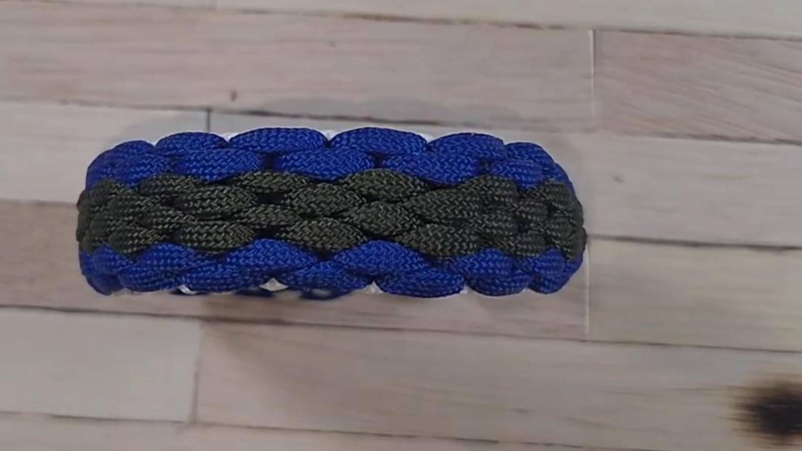 Как сделать звенья цепочки для браслета из паракорда.