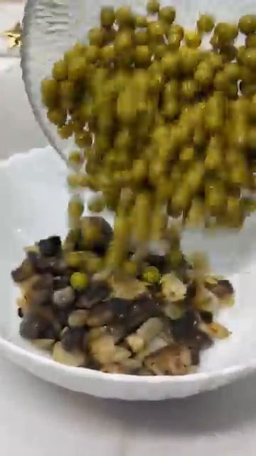 Простой грибной салат! Легко, бюджетно и очень вкусно!