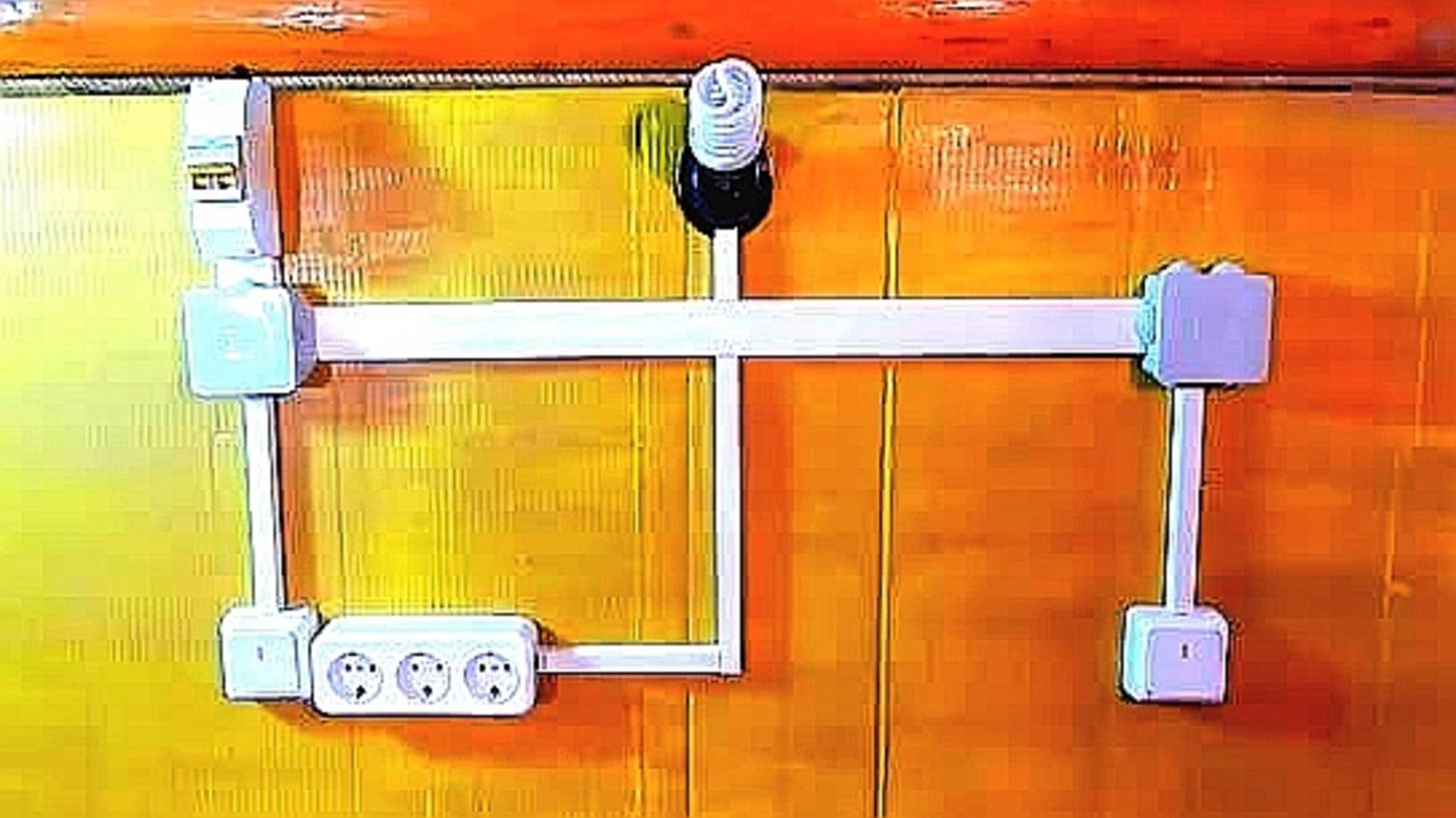 Кабель-канал пересекает кабель канала с другим кабель каналом