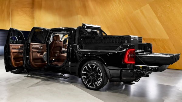 Новый Dodge RAM 1500 Longhorn 2025 года — звук, интерьер и экстерьер