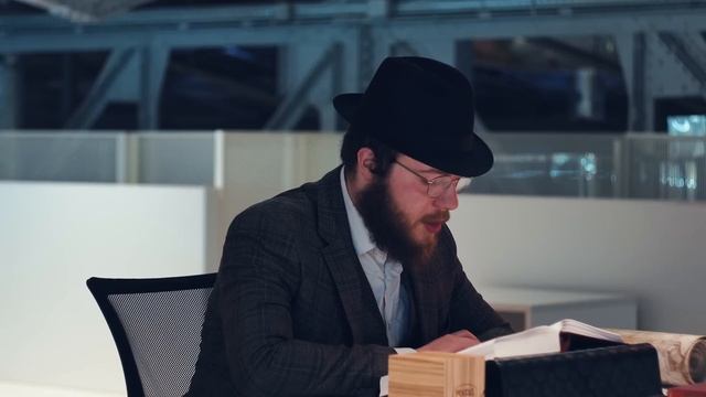 ЧТО ВНУТРИ СВИТКА ТОРЫ? #torah #judaism101