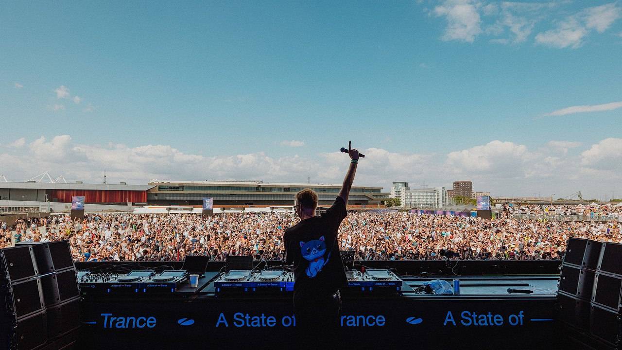 Ruben de Ronde live at A State of Trance, London 2025 смотреть онлайн