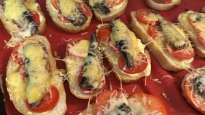 Бутерброды со шпротами в духовке!  Бутерброды, которые всегда выручают!!