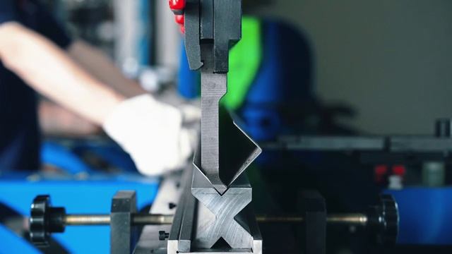 Листогибочные прессы серия ES C ЧПУ Ctouch8