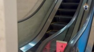 Ребёнку оторвало руку на эскалаторе в ТЦ Екатеринбурга — его мама отвлеклась и не увидела