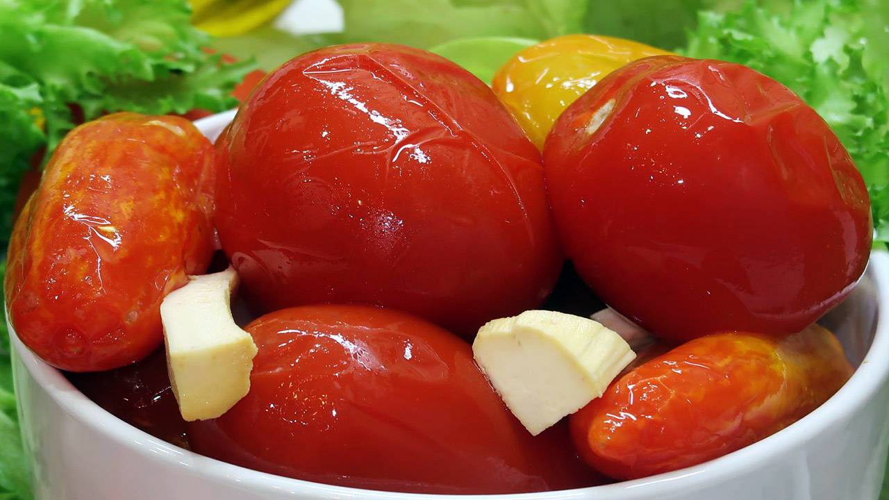 Квашеные помидоры в банке холодным способом на зиму смотреть онлайн