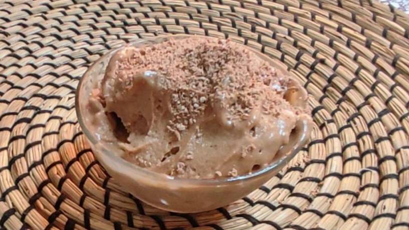 Для тех, кто следит за своей фигурой: шоколадное мороженое без сахара (всего 130 ккал.)