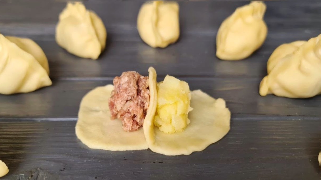 ВАРЕНИКИ С ДВОЙНОЙ НАЧИНКОЙ смотреть онлайн