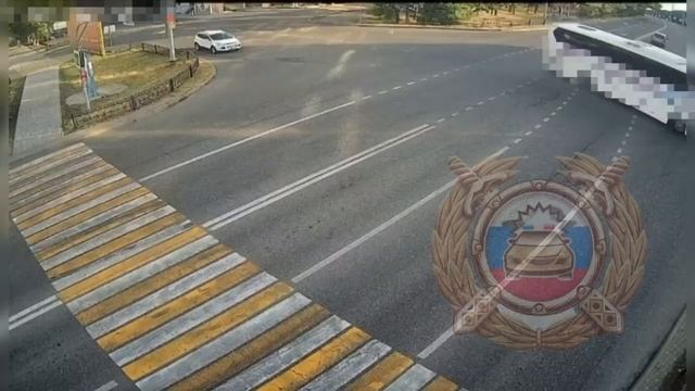 В Пятигорске байкера увезли на скорой смотреть онлайн