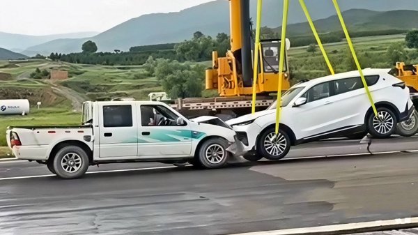 Краш-тест нового Jetour X70 Plus (SOUEAST S07) 2025 с пикапом на CarMaps.Ru