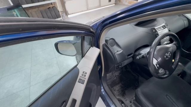 Toyota/ Yaris/ II/ Хэтчбек 5 дв./ 1.3 MT (87 л.с.)/ Терра