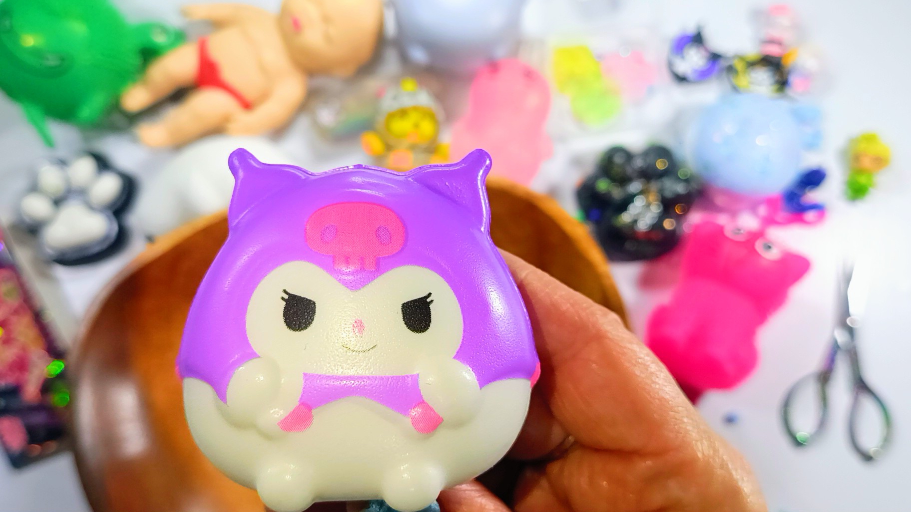 АСМР Сквиши и антистрессы🩷🤗жмякаю Таба СКВИШИ лапки 🐾 приятные звуки АСМР РАСПАКОВКА сквишей 😍 смотреть онлайн